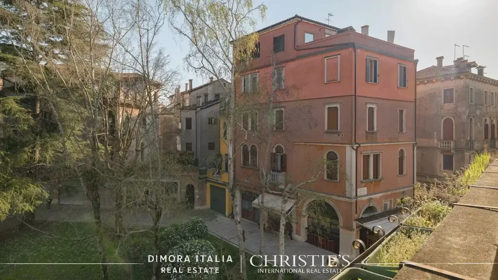 9-room apartment in IT