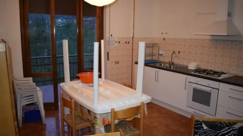 Köök - Spacious Trilocale with Balcony in Locatello