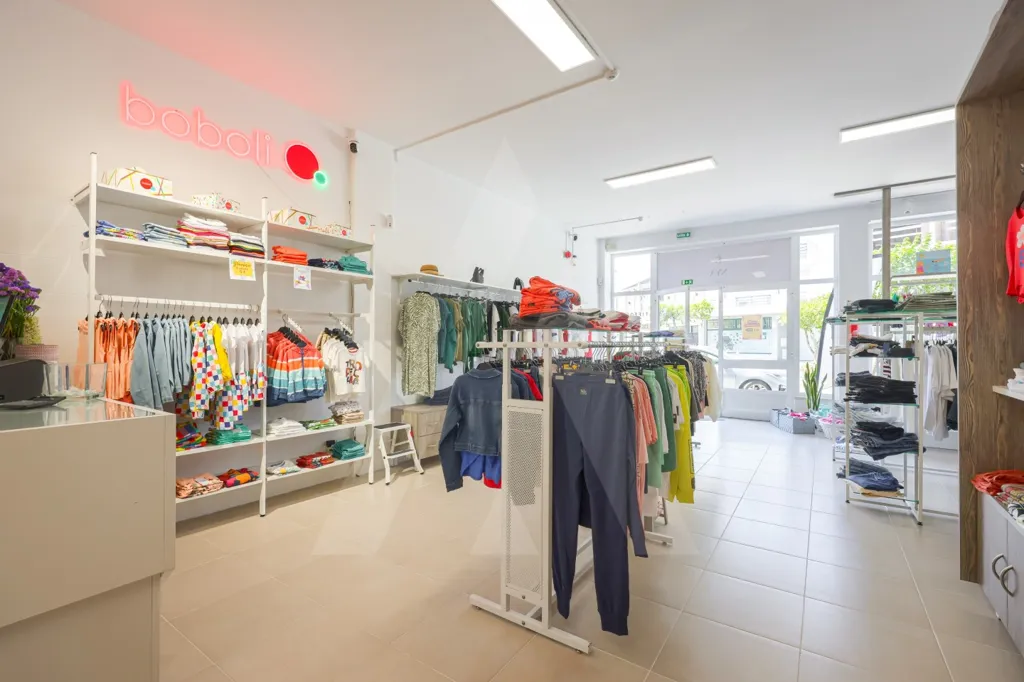 Pièces - Operational Clothing Store in Palhaça Centre