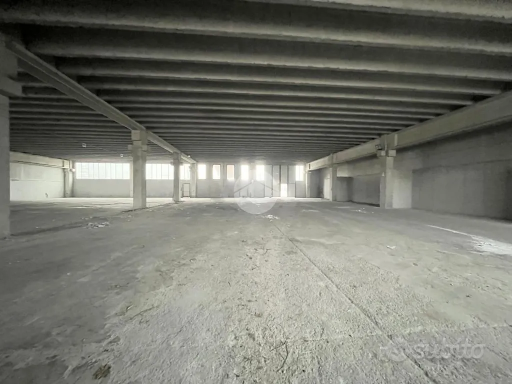 Garage - Warehouse with Open Space in Cellatica