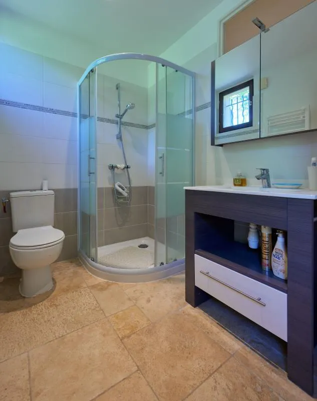 Bathrooms - Renaissance House with Pool in Manosque