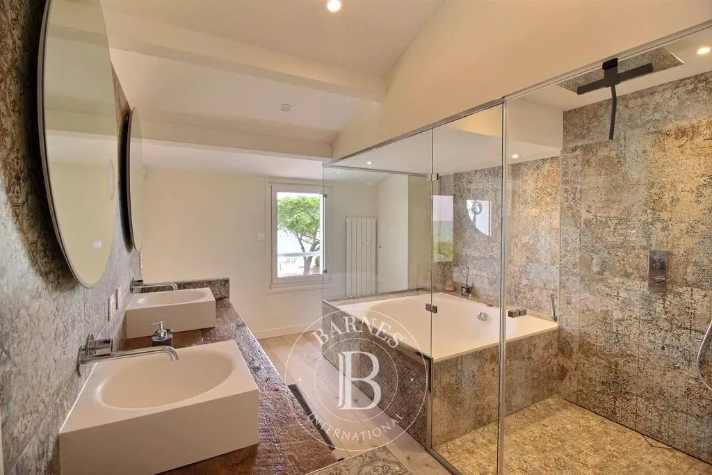 Vannitoad - Luxury House with Sea View in La Flotte