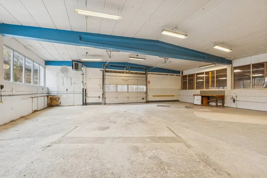 Garage - Office & Production Facility with Cold Storage in Øverød