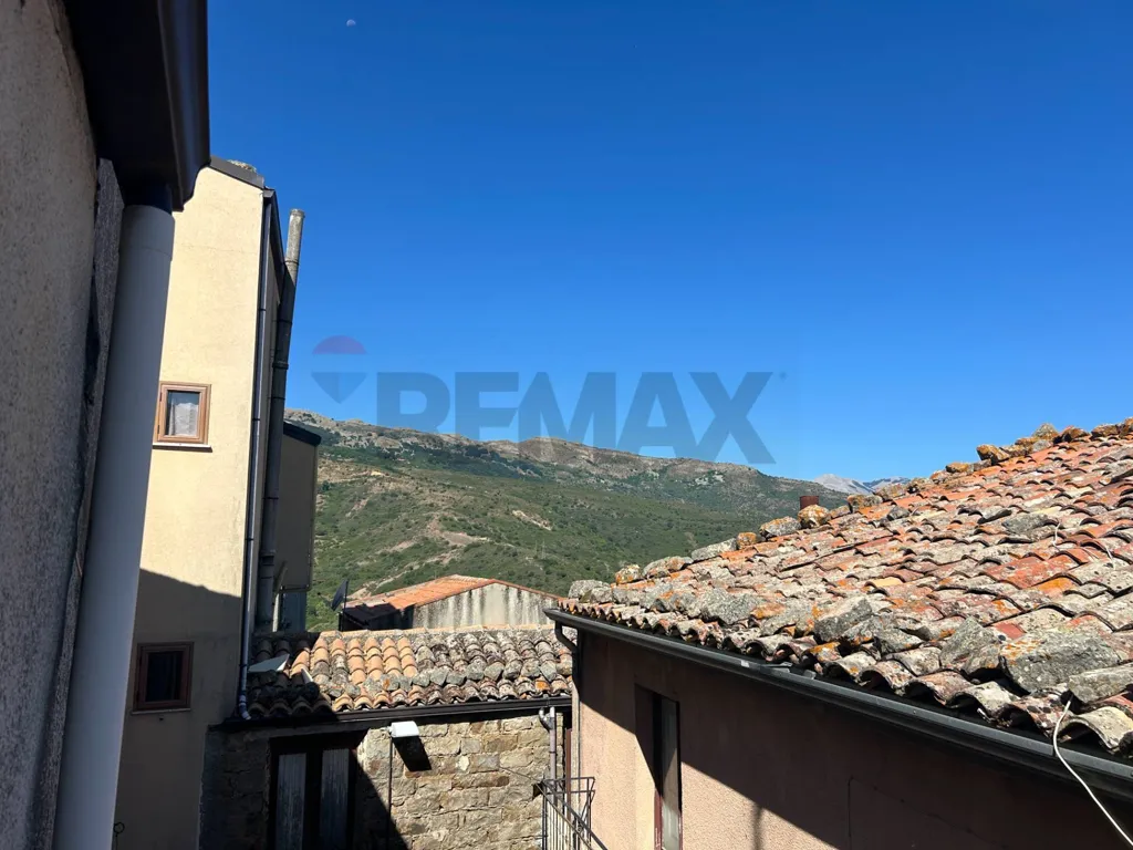 Terrasse - Independent House with Balconies in Geraci Siculo