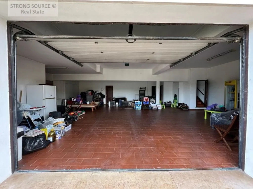 Garage - Luxury Detached Villa with Pool in Casal das Figueiras
