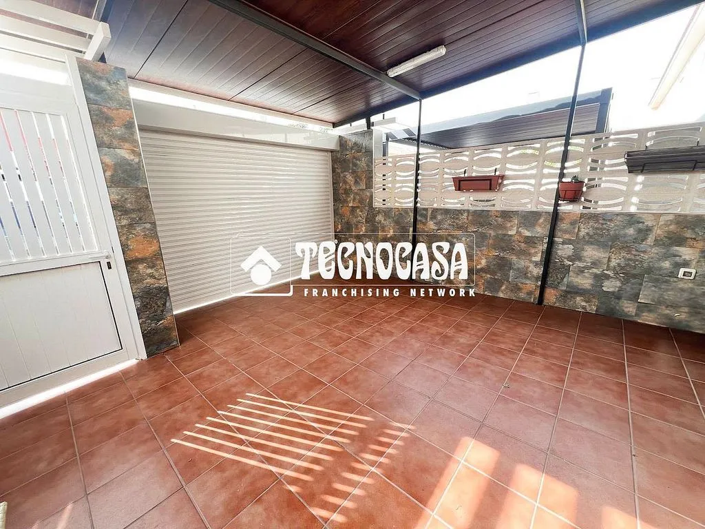 Terrass - Modern Duplex with Terrace near Town Hall, Vecindario