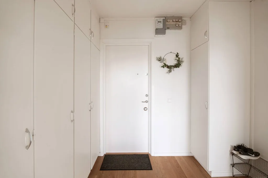 Esik - Renovated 1.5-Bedroom Flat with Balcony in Orminge