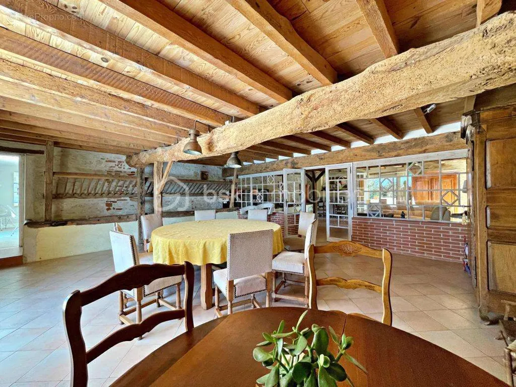 Söögituba - Charming Equestrian Estate with Paddock in Florentin