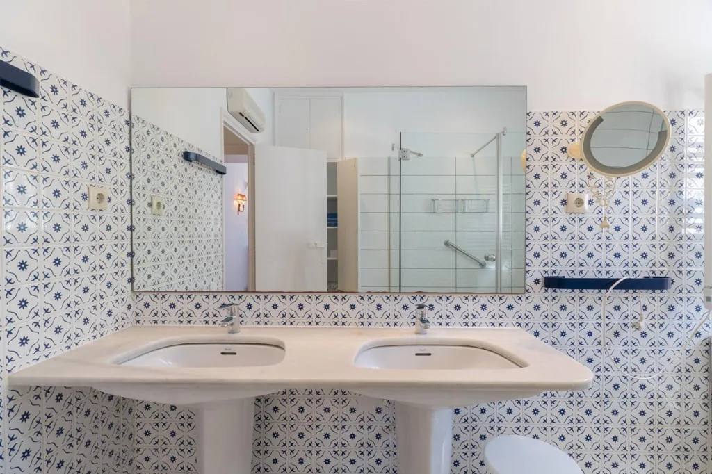 Salles de bain - Mediterranean Villa with Pool in Pla del Mar