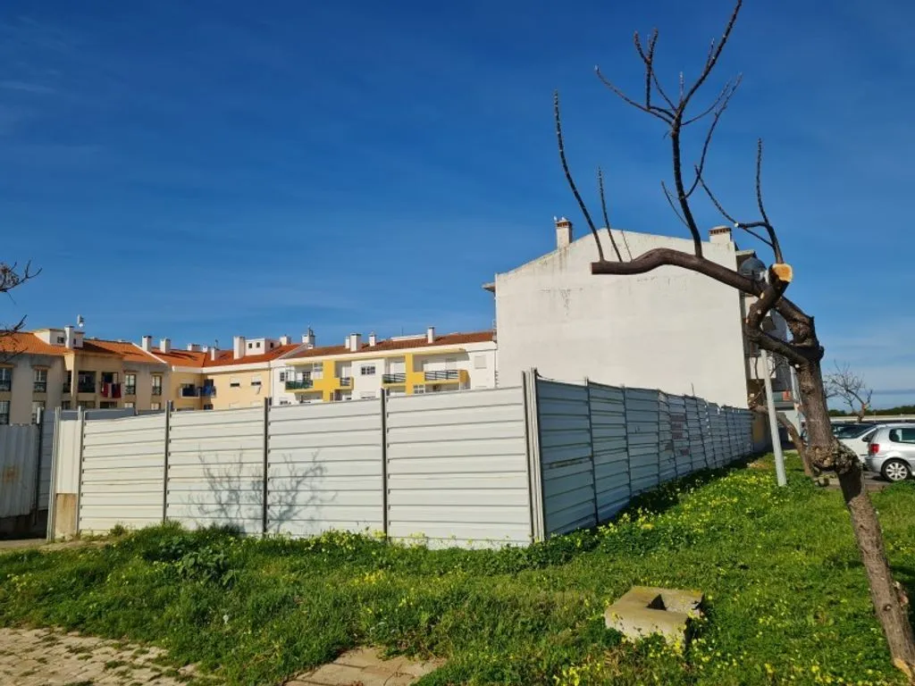 Jardin - Luxury Apartment Complex Under Construction in Sines