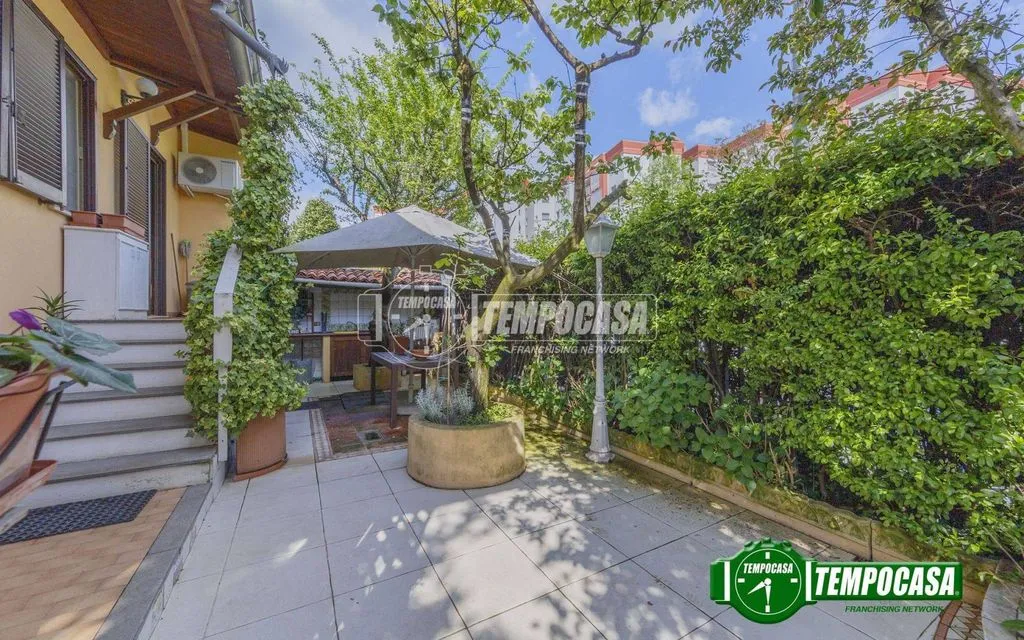 Terrasse - Luxury Villa with Private Garden in Opera, Lombardy