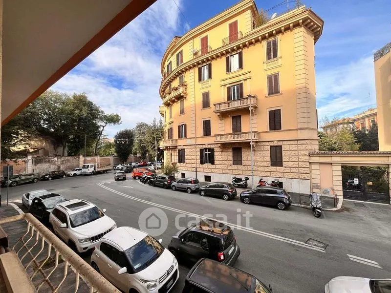 Balcon - Versatile Apartment in Via Torlonia, Rome