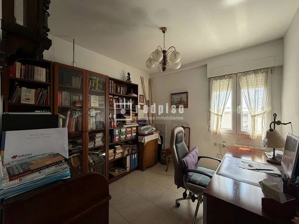 Bureau - Apartment with Terrace in Valderas - Los Castillos