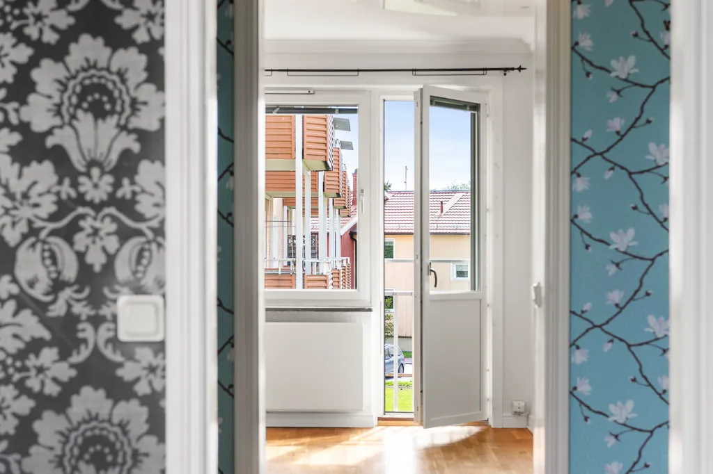 Hallway - 3-Bedroom Apartment with Balcony in Sala