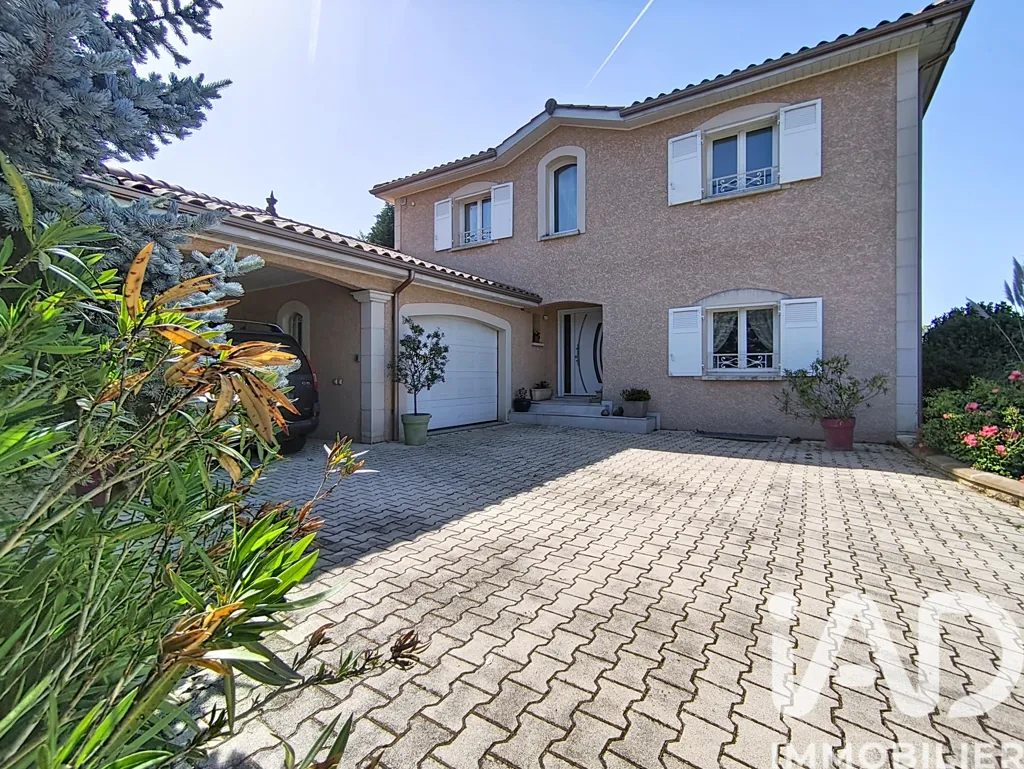 Extérieur - Villa Familiale avec Piscine à Grézieu-la-Varenne