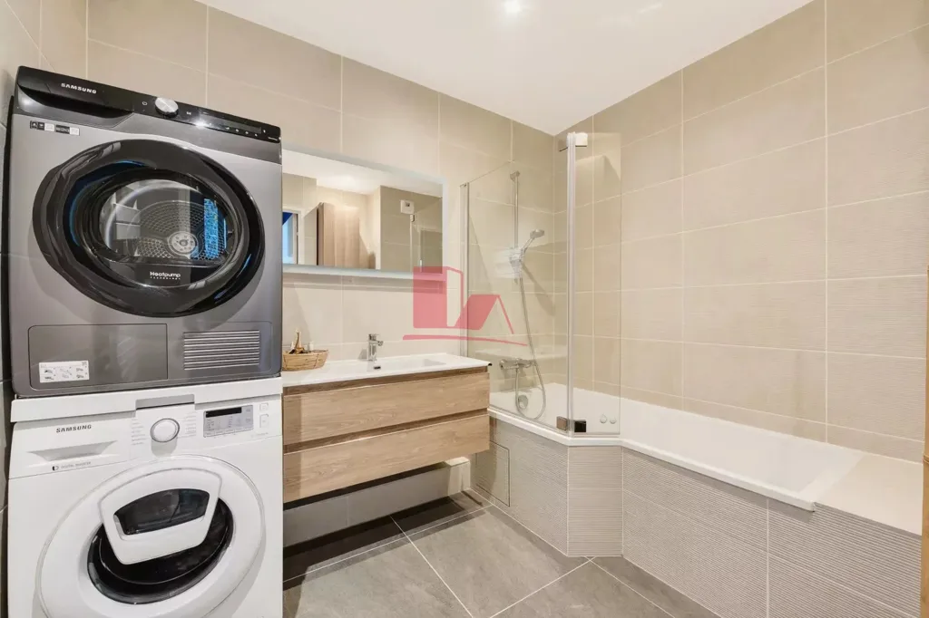 Vannitoad - Compact 3-Bed Flat with Balcony in Issy Centre