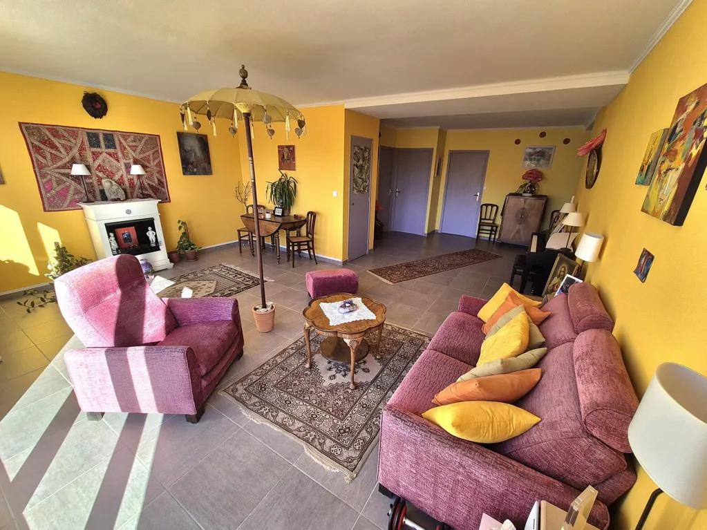 Elutuba - Top-Floor Apartment with View in Alès