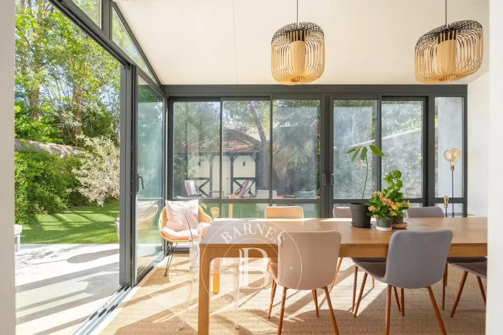 Salle à manger - Duplex Luxueux avec Jardin Privé à Marseille 8ème