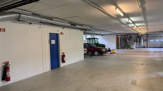 Garaaž - Office Space with Large Cellar in Brøndby