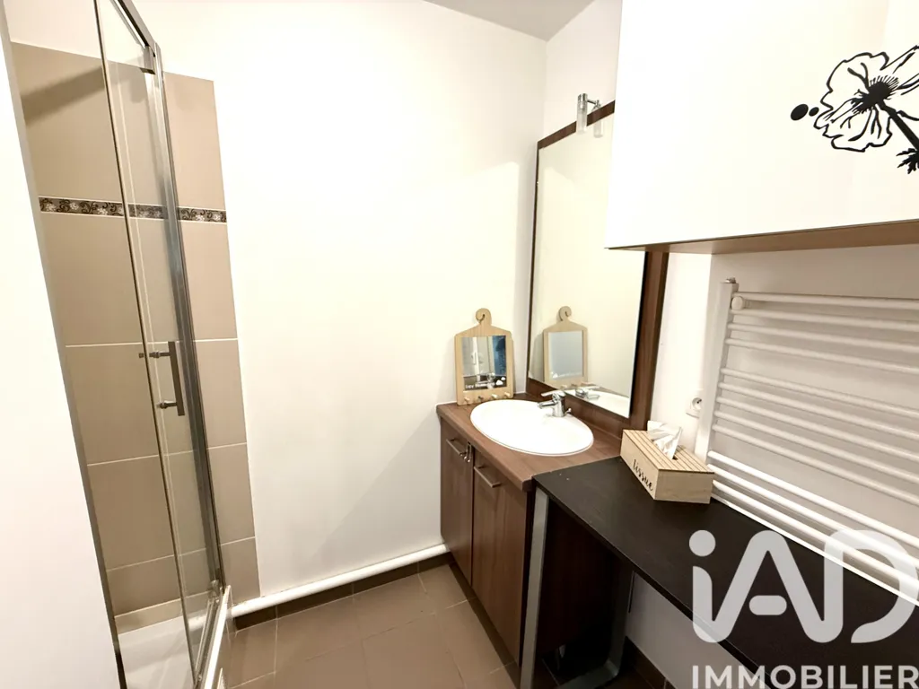 Bagni - 4-Bed Apartment with Terrace in Massy