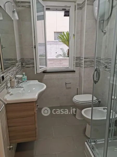 Salles de bain - Fully Furnished Apartment with Parking in Caserta
