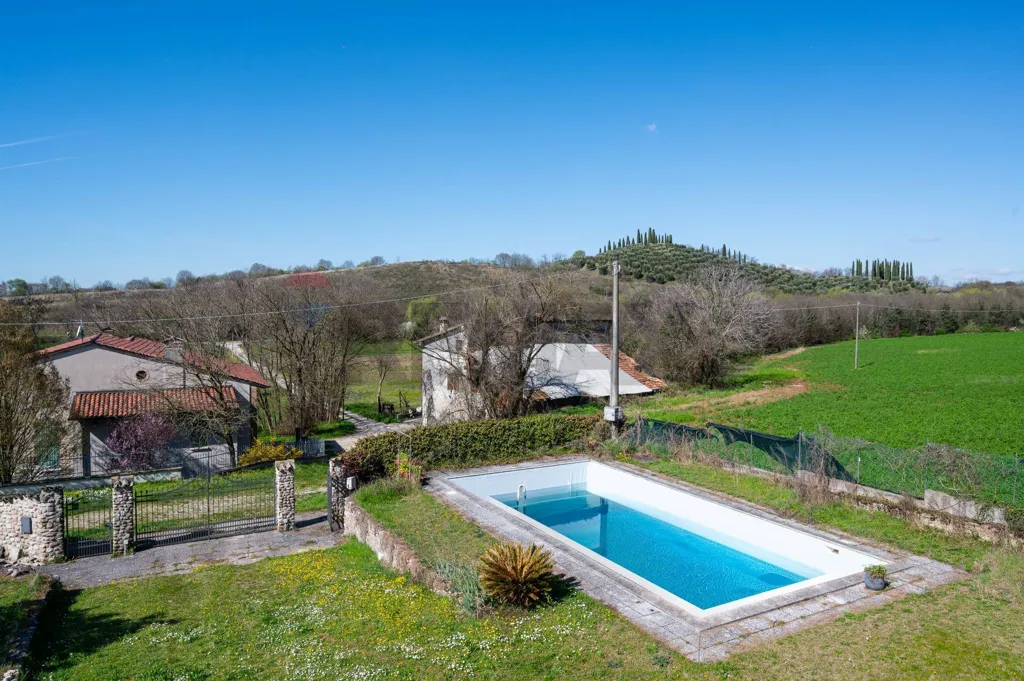 Õhuvaade - Villa with Pool in Cavriana