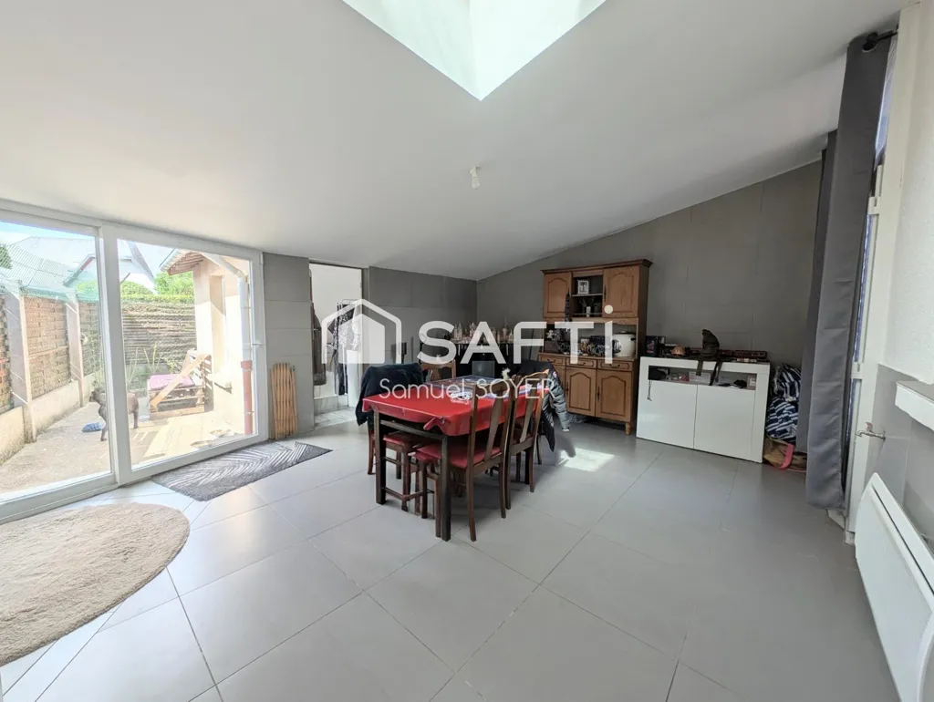 Sala da pranzo - Semi-detached House with Garden in Tergnier