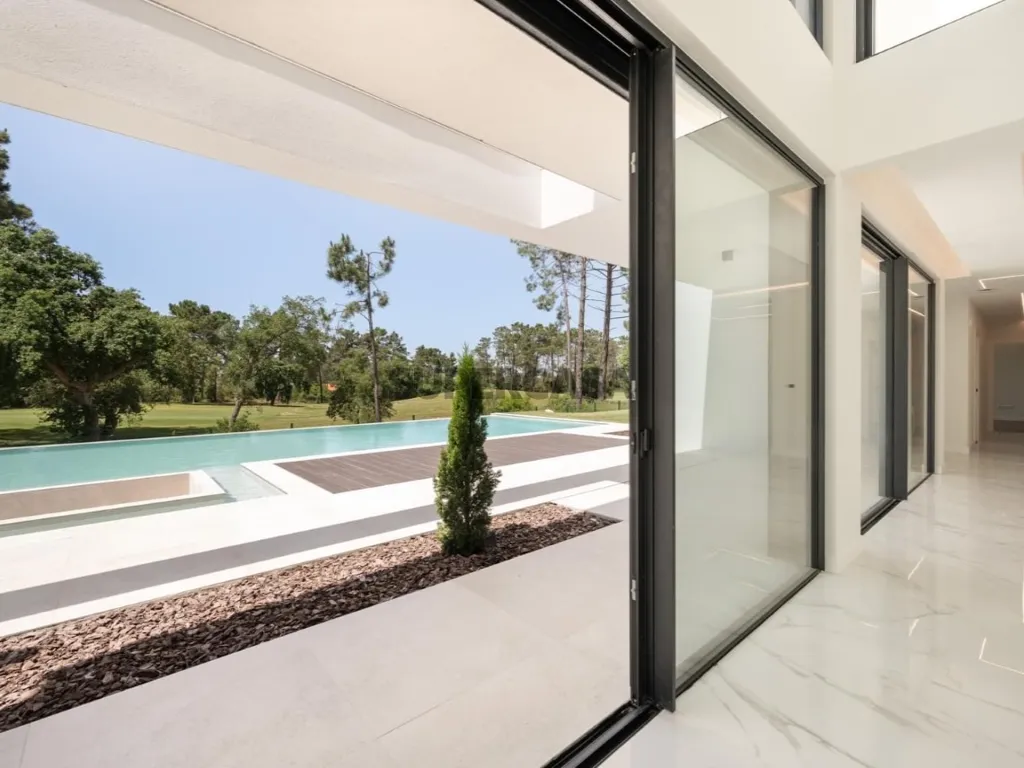 Esik - Contemporary Villa with Golf View in Sesimbra