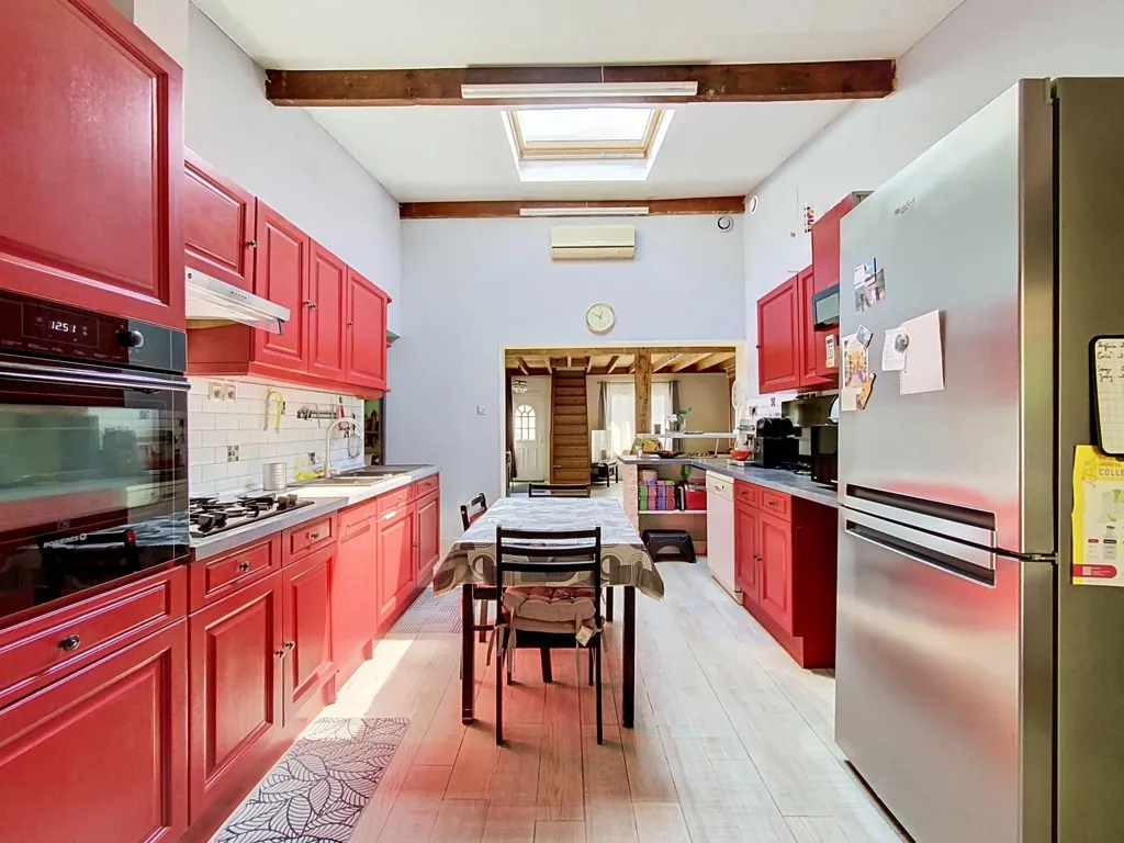 Cucina - House with Garden and Tram Access in Cenon