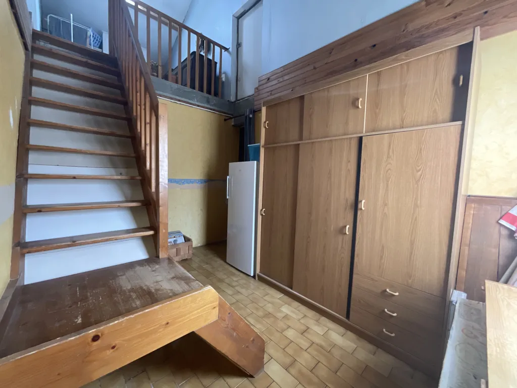 Pièces - Grande Maison 5 Chambres avec Panneaux Solaires à Satolas-et-Bonce