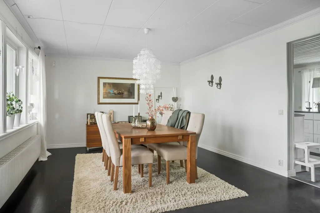 Salle à manger - Charming Villa with Garden in Lantligt Setting