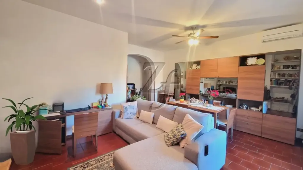 Elutuba - Four-Room Apartment with Terraces in Prato