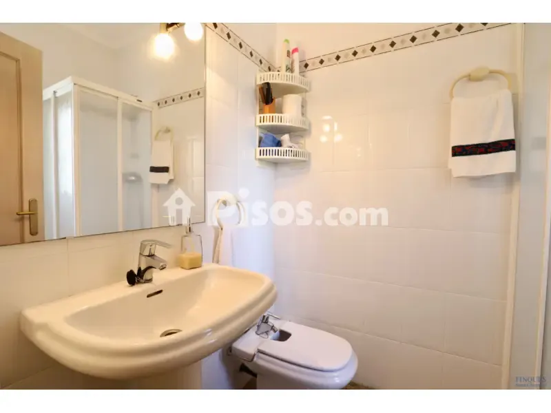 Salles de bain - Villa with Pool and Buildable Plot in Caldes de Malavella