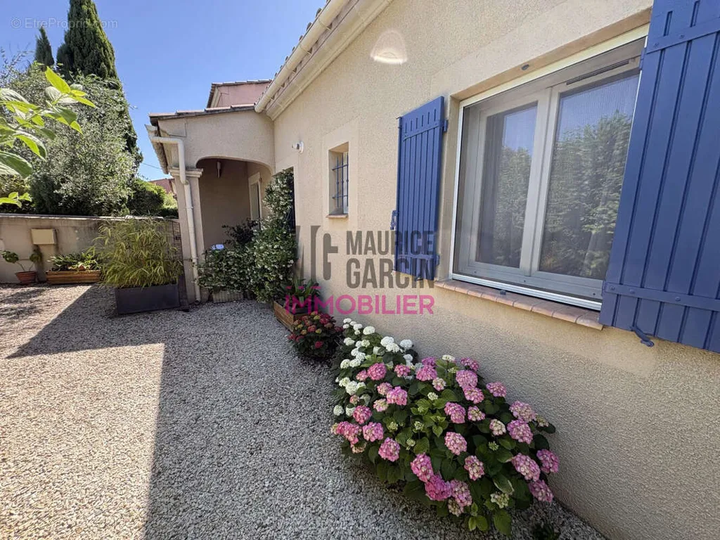 Esterno - Detached House with Pool in Le Thor