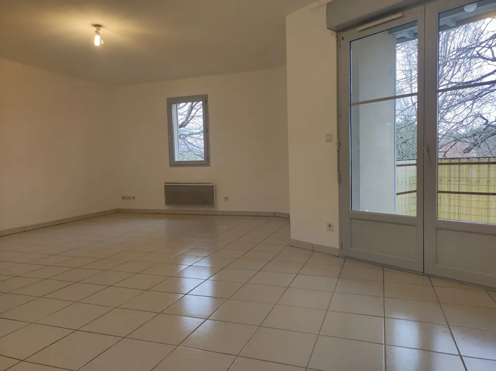 Toad - 3-Bed Flat with Pool in Aureilhan