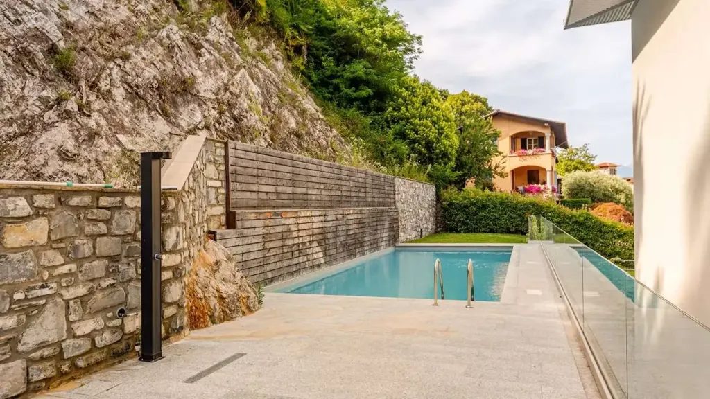 Piscine - Mansard Apartment with Lake View in Menaggio