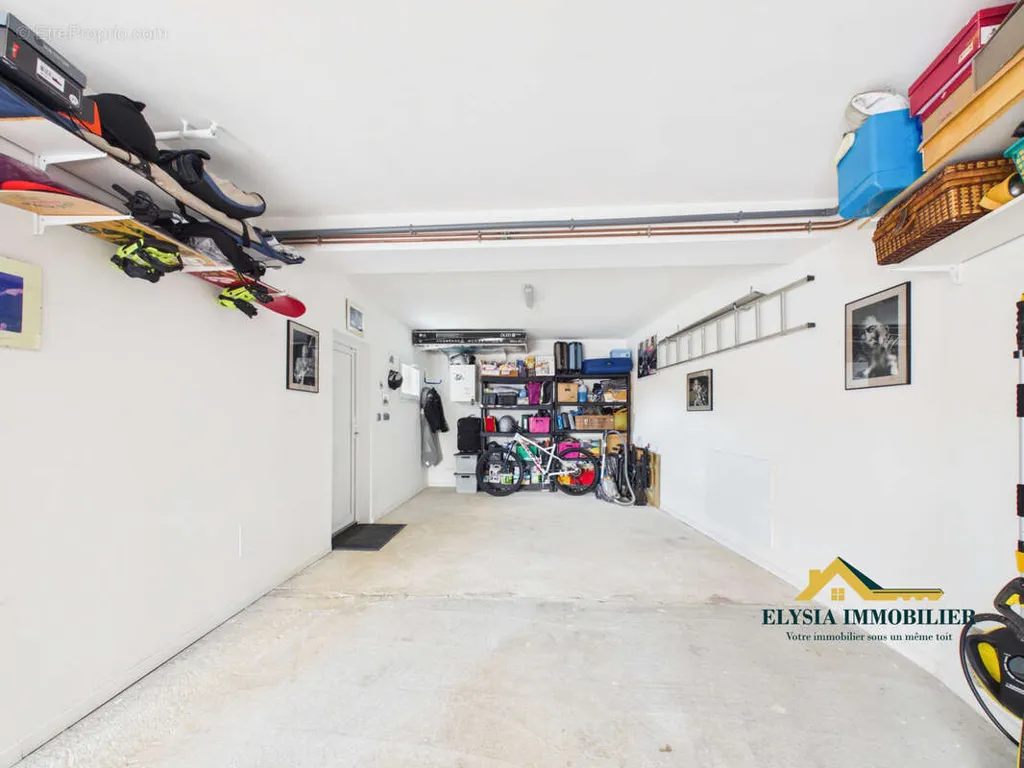 Garage - Maison Luxueuse avec Terrasse à Ludres