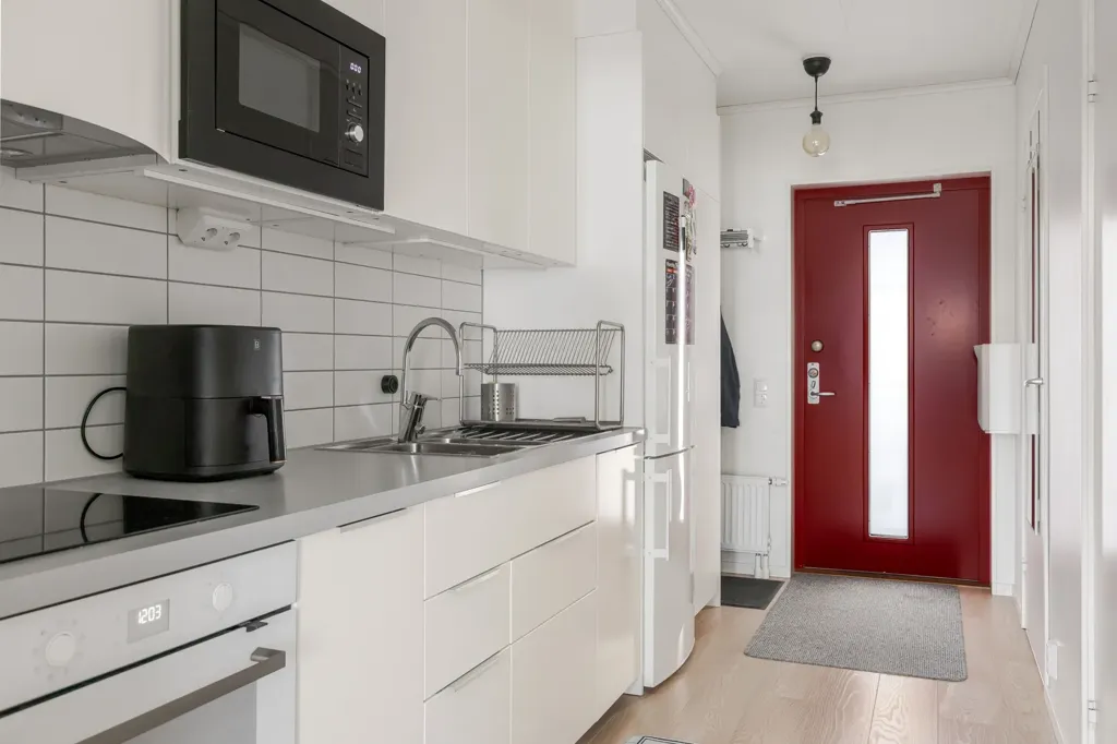 Köök - Modern Studio Flat with Balcony in Odenvallen