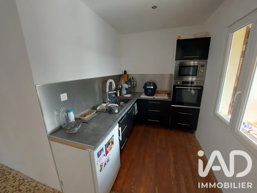 Köök - Spacious 3-Bedroom House with Terrace in Arinthod