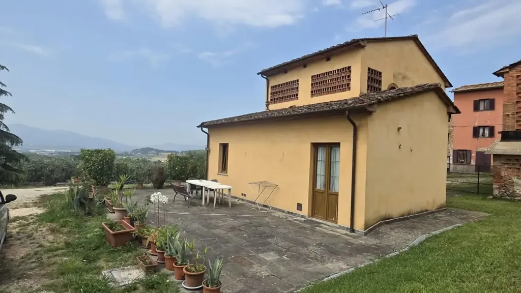 Välivaade - Rustic Villa with Garden in Montecarlo