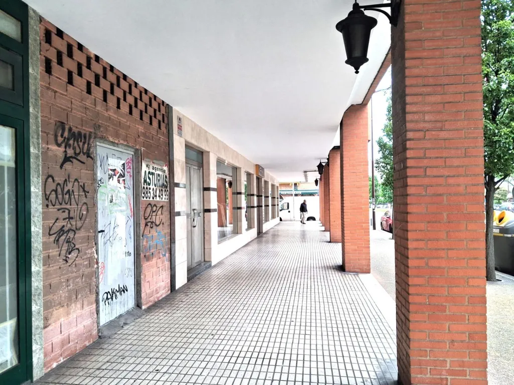 Ingresso - Commercial Unit with Terrace in El Polígono