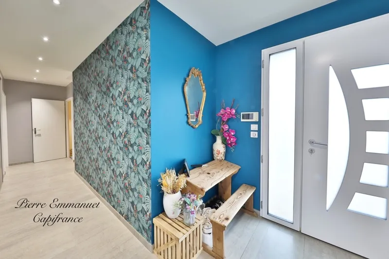 Entrée - Villa Contemporaine avec Piscine à Saint-Ambreuil