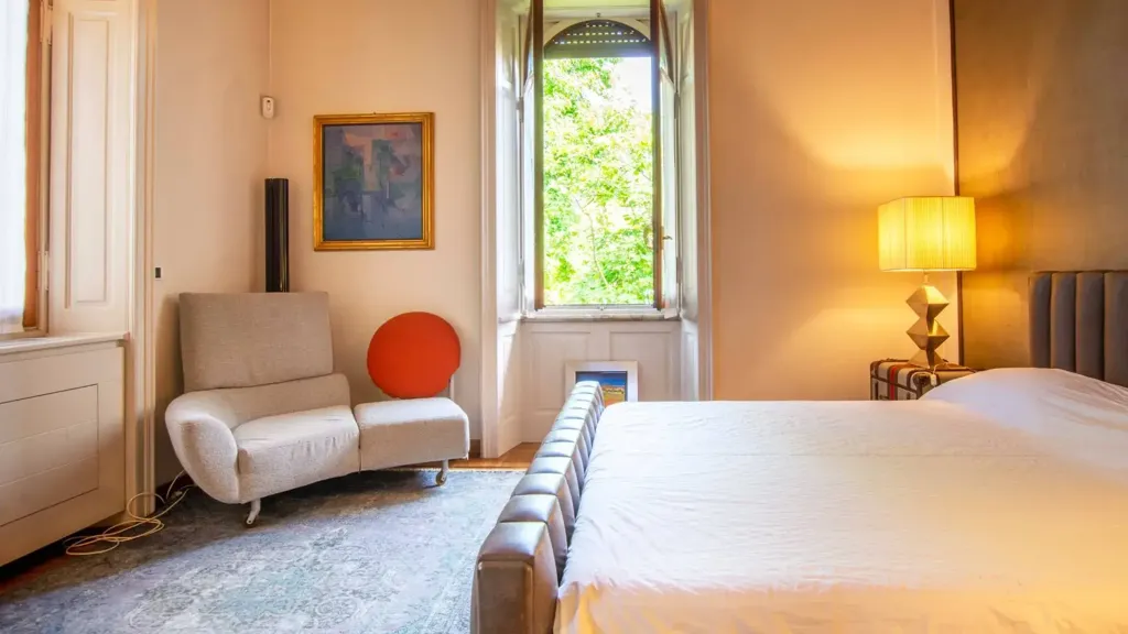 Bedrooms - 1920s Villa with Garden in Vigevano Centre