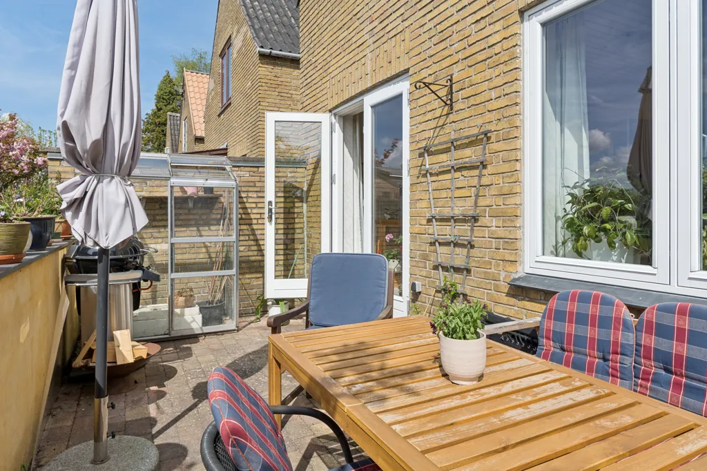 Terrass - Terraced House with Garden in Vanløse