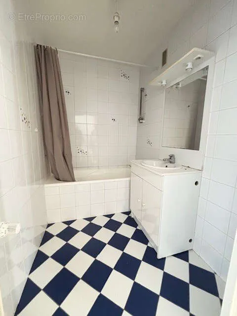 Salles de bain - Appartement F4 avec Balcon à Firminy