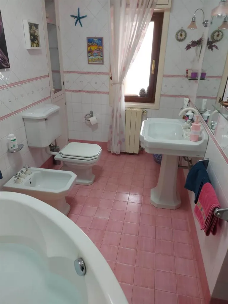 Salles de bain - Spacious Apartment with Balconies in Messina
