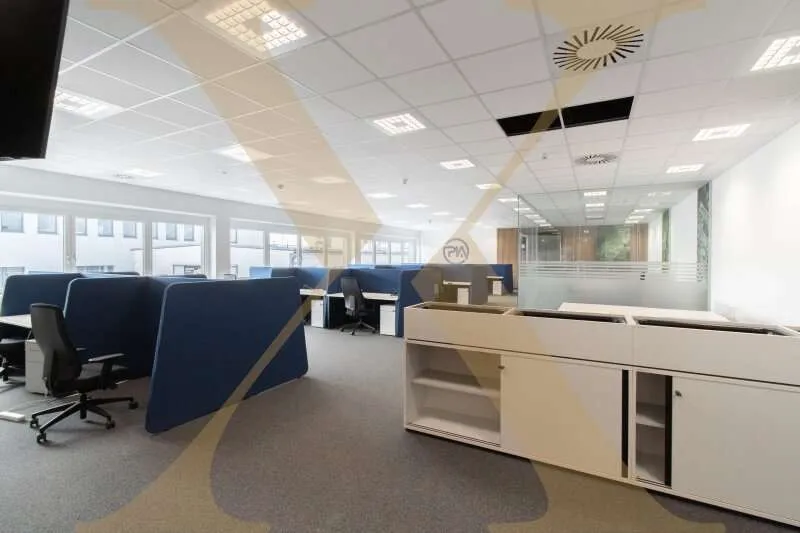 Arbeitszimmer - Modernes Büro mit Besprechungsraum in Leonding