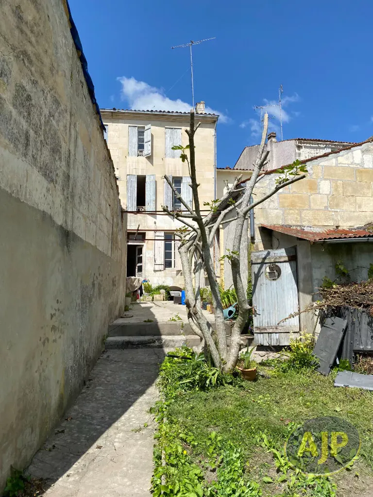 Aed - City Centre House with Garden in Pons