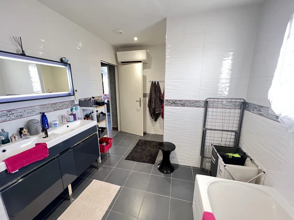 Salles de bain - Villa de Plain Pied avec Piscine à 10 min de Montluçon