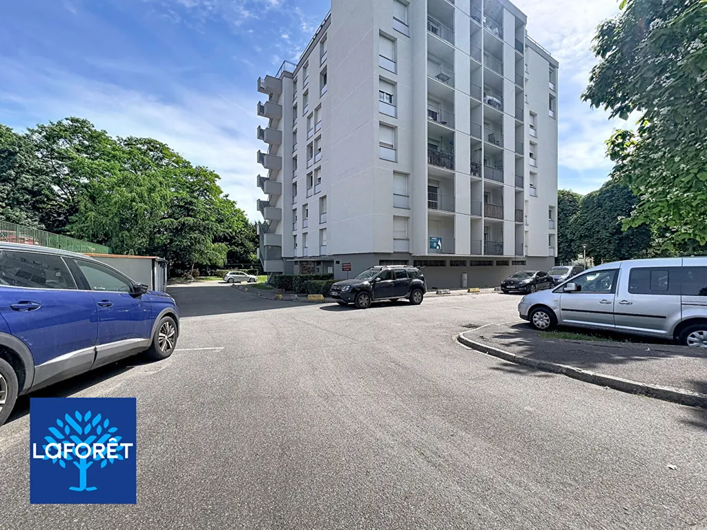 Esterno - 3-Bed Apartment with Balcony in Evry-Courcouronnes